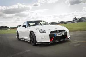 New 690bhp Aston Martin V12 Vantage Outguns The Porsche 911 Turbo S