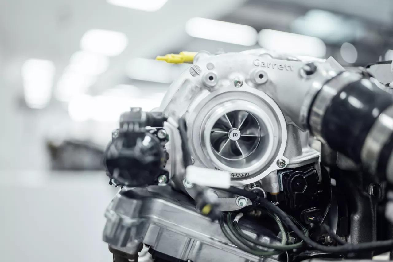 Here's The McLaren 720S Doing Its Best F1 LM Impression
