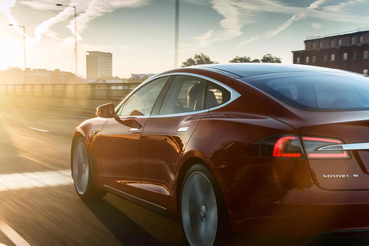 Using Names Like 'Autopilot' For Assistance Systems Is Misleading, Survey Suggests