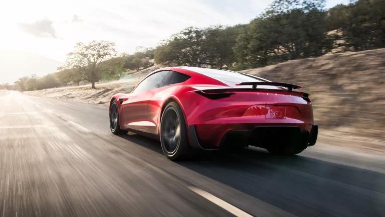 The Tesla Semi Is Here With A 500 Mile Range And A 5sec 0-60mph Time