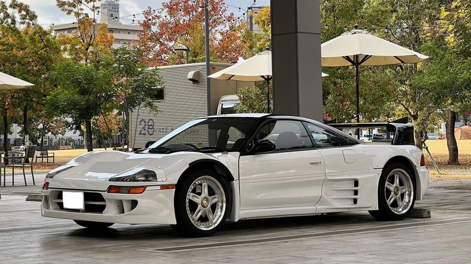 The MC8 used a 1UZ-FE V8 which, on the race car, was twin-turbocharged