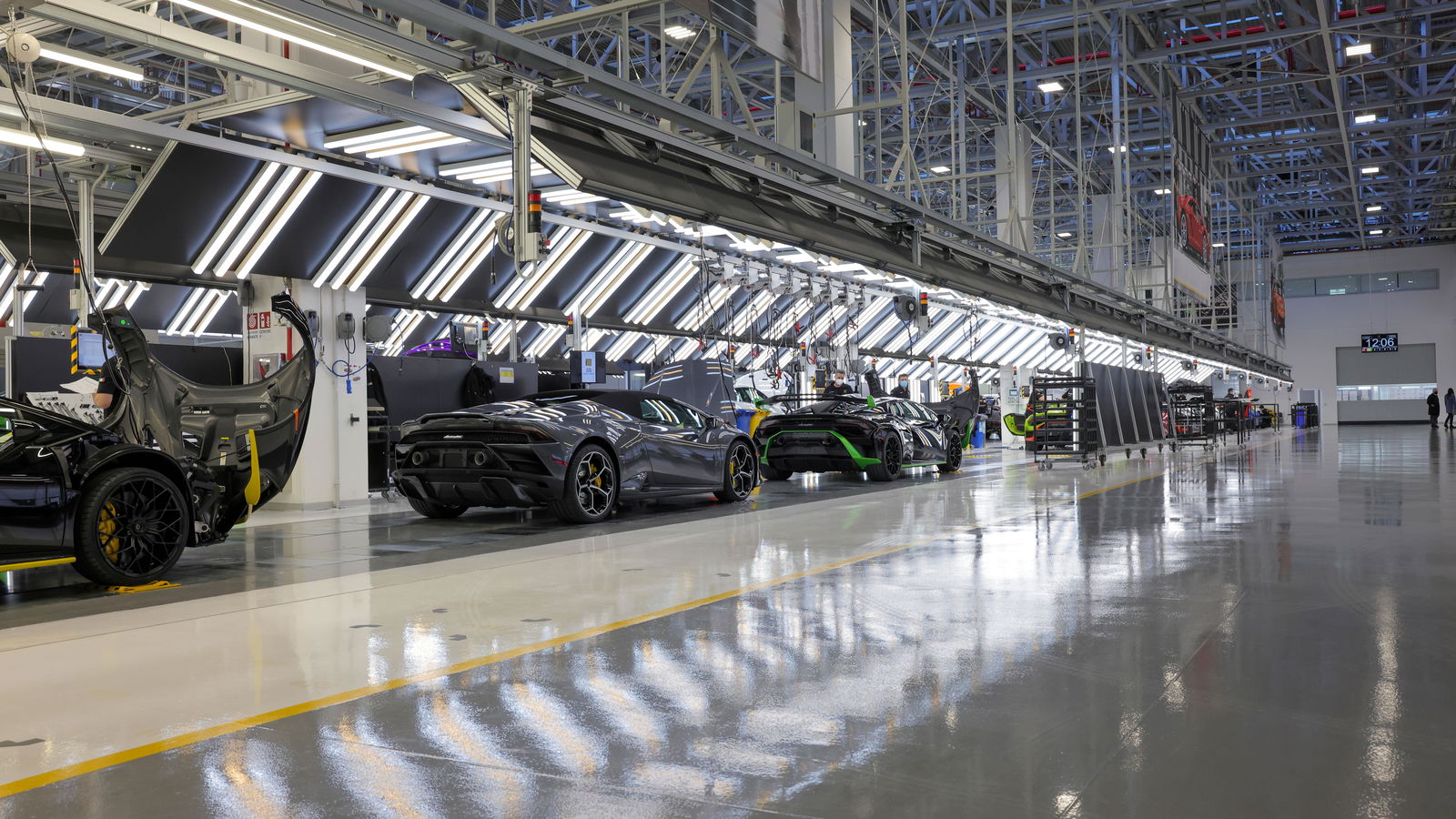 Lamborghini Workers Move To A Four Day Working Week For More Money, Many Others Jealous