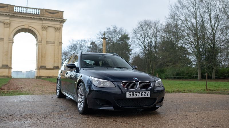 BMW M5 Touring - front