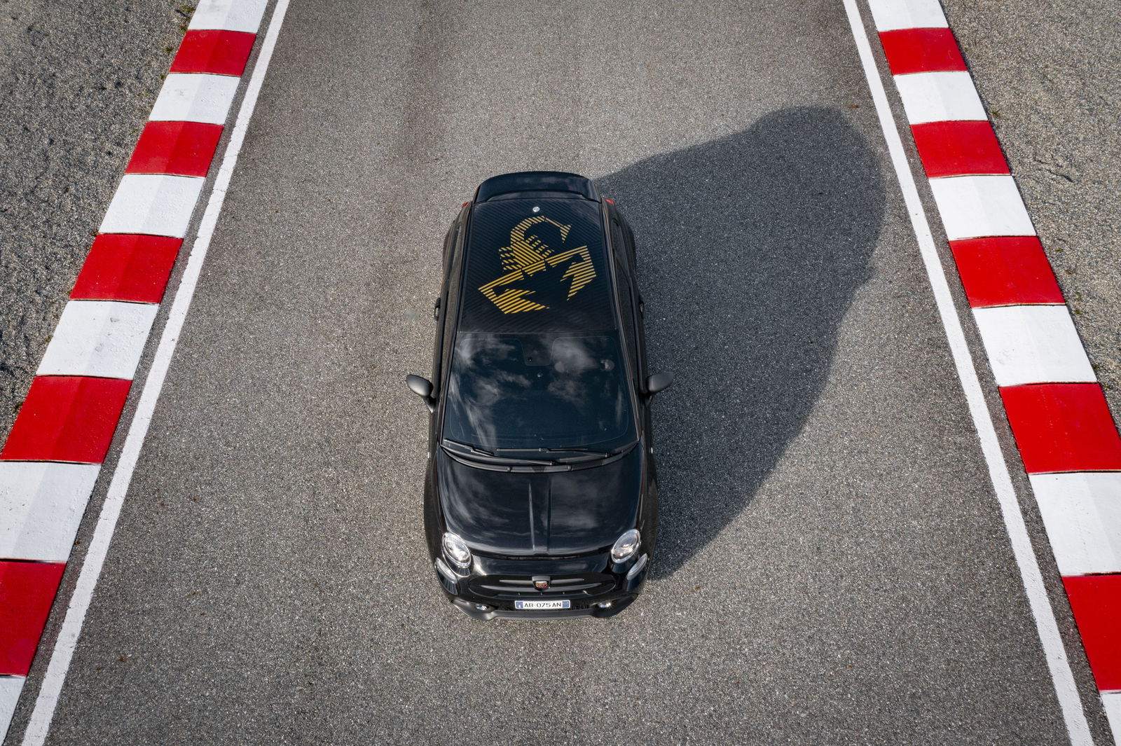 Abarth 695 75º Anniversario - overhead