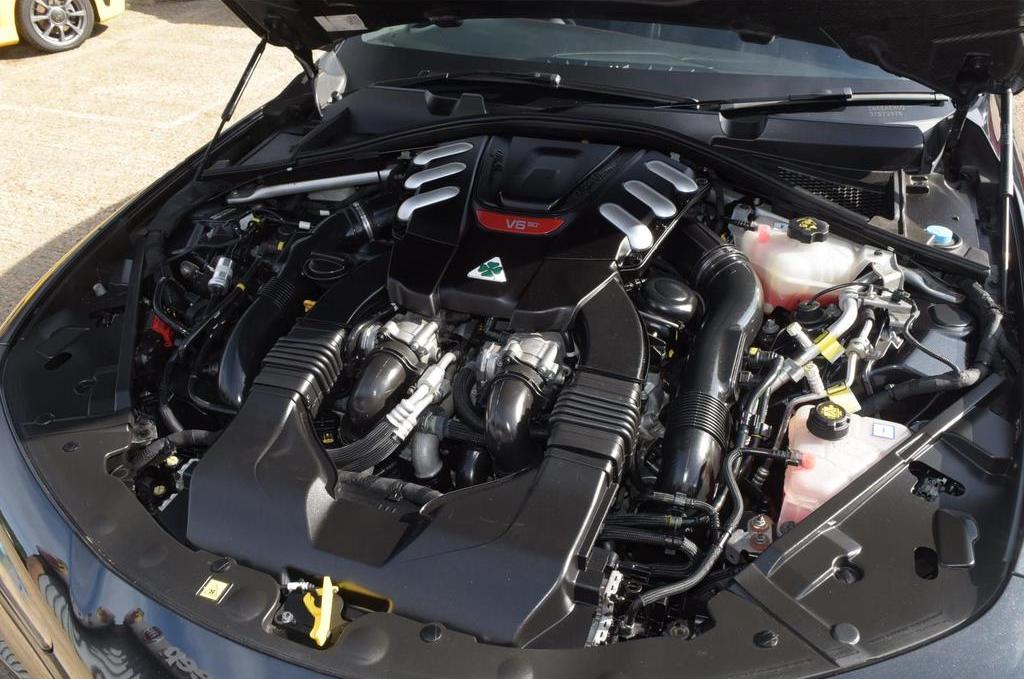 Alfa Romeo Giulia Quadrifoglio - engine bay