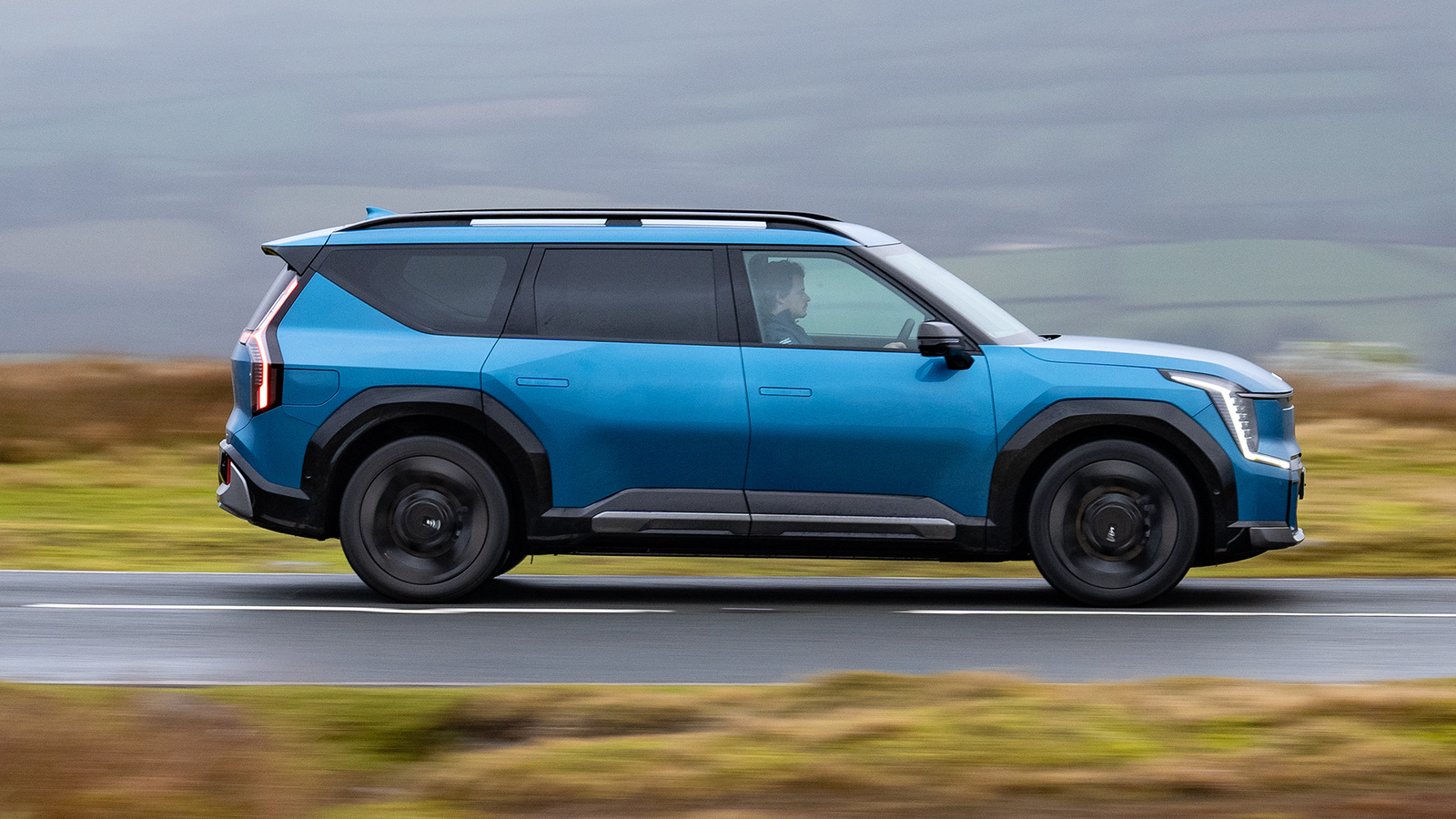 Kia EV9, side, driving