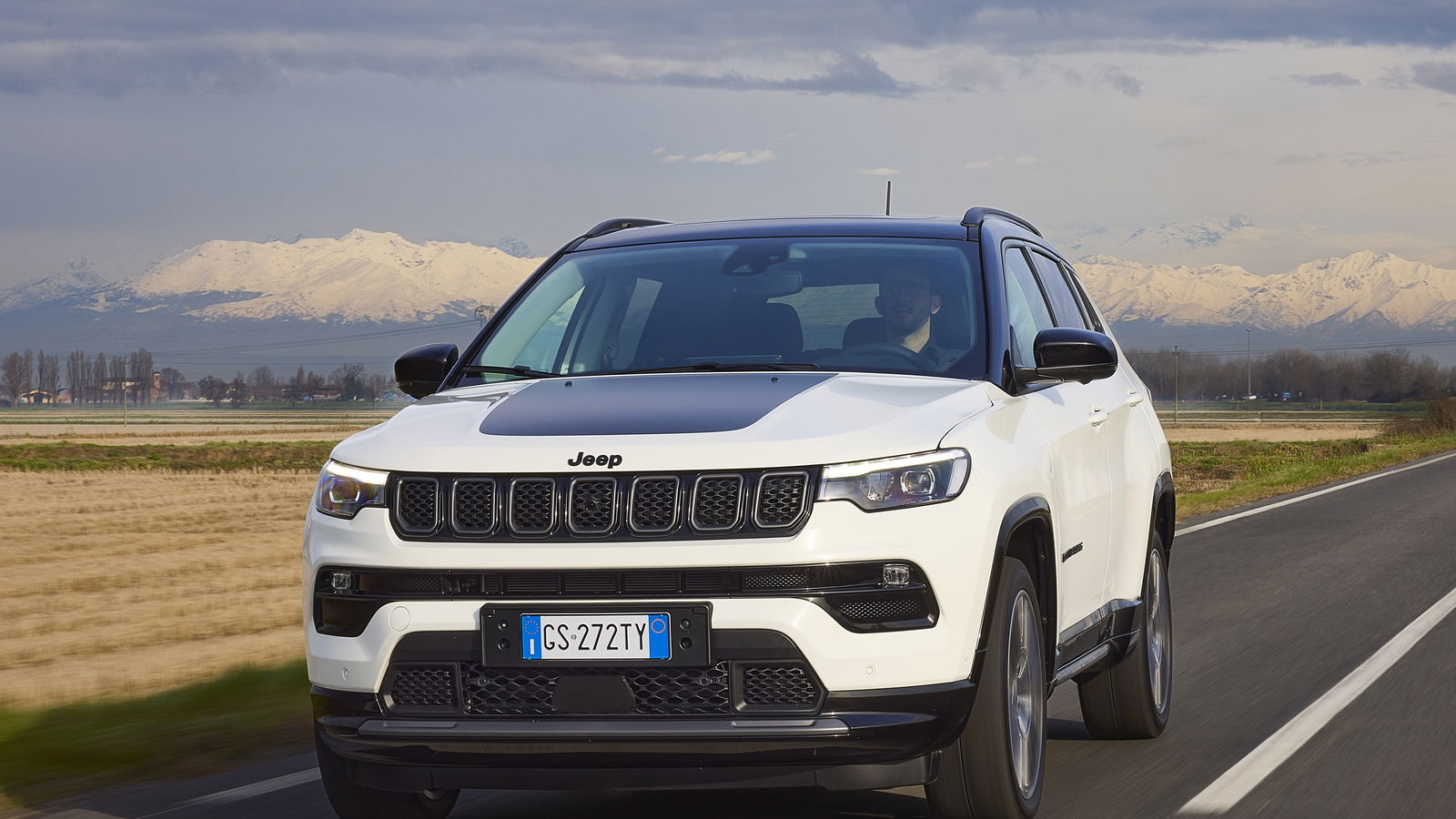 Jeep Compass e-Hybrid - front, dynamic