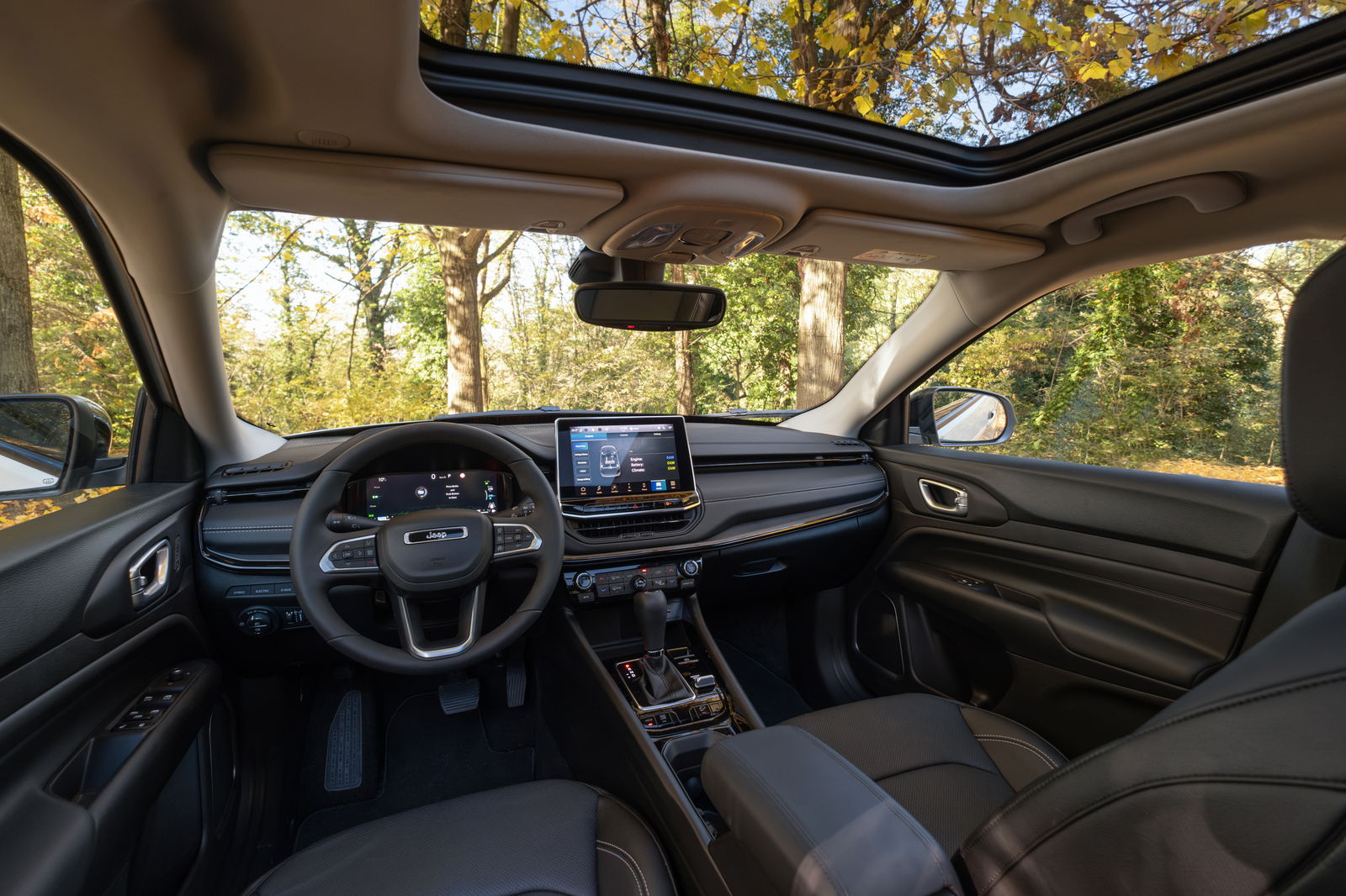 Jeep Compass e-Hybrid - interior