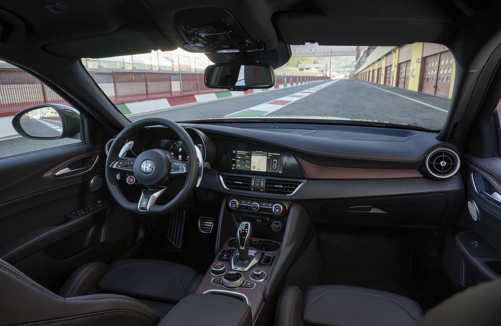 Alfa Romeo Giulia Quadrifoglio Super Sport - interior