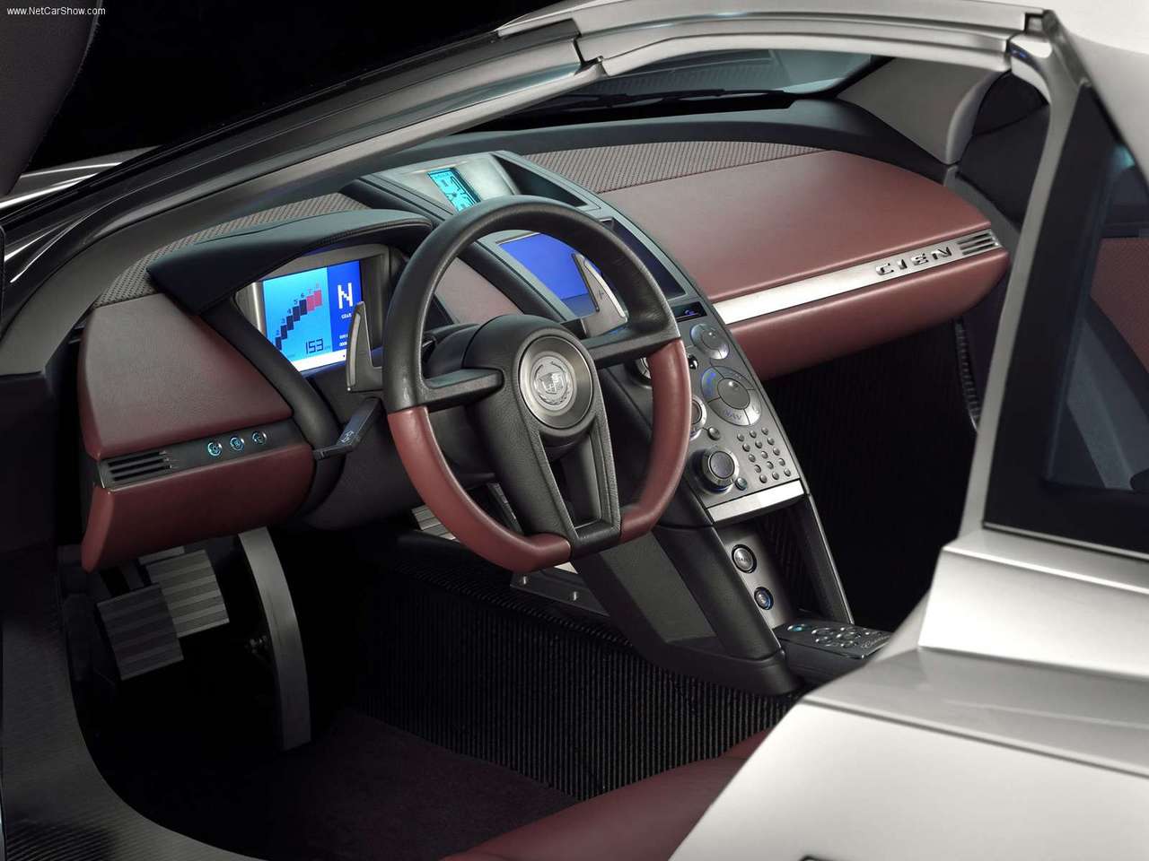 Cadillac Cien - interior