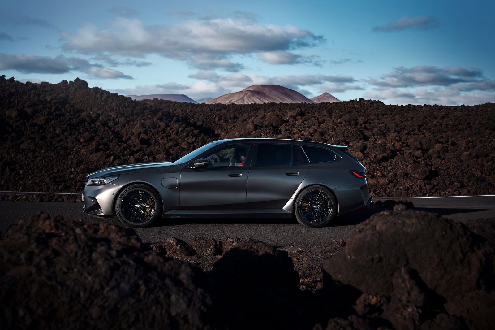 BMW M5 - side