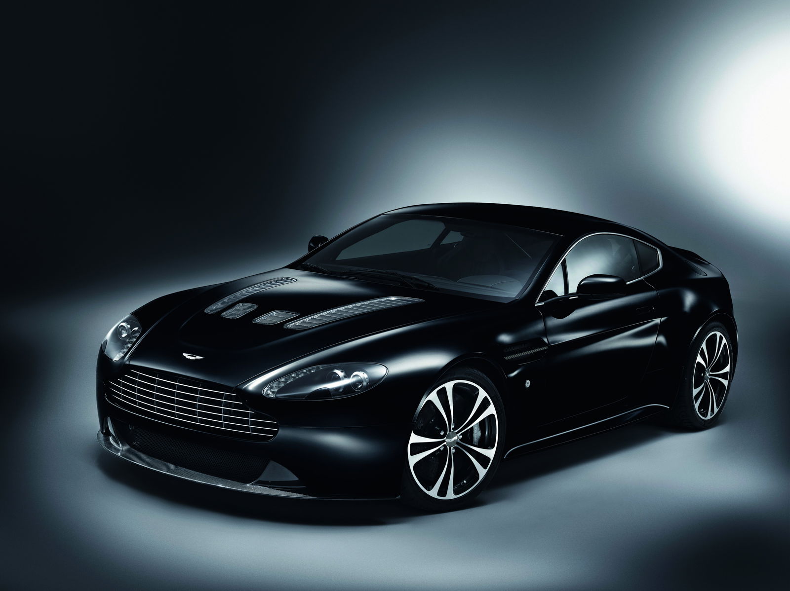 Aston Martin V12 Vantage