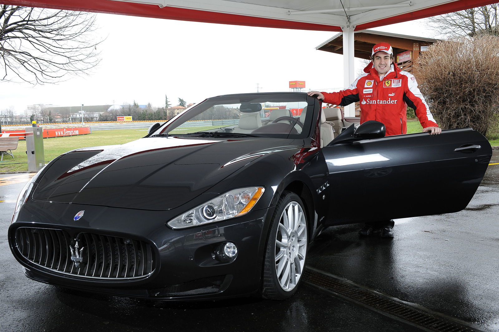 Fernando Alonso with his Maserati GranCabrio