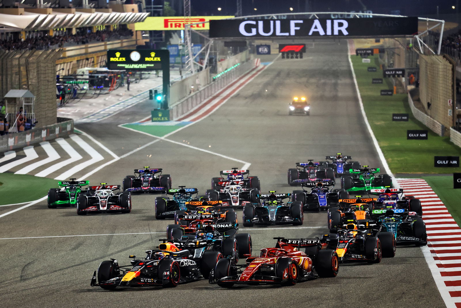 Carbon Fibre on full display Lap 1, Turn 1 in Bahrain © XPB Images