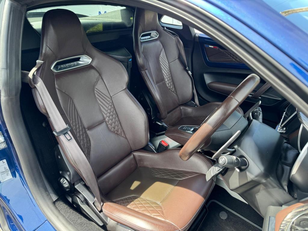 Alpine A110 - interior