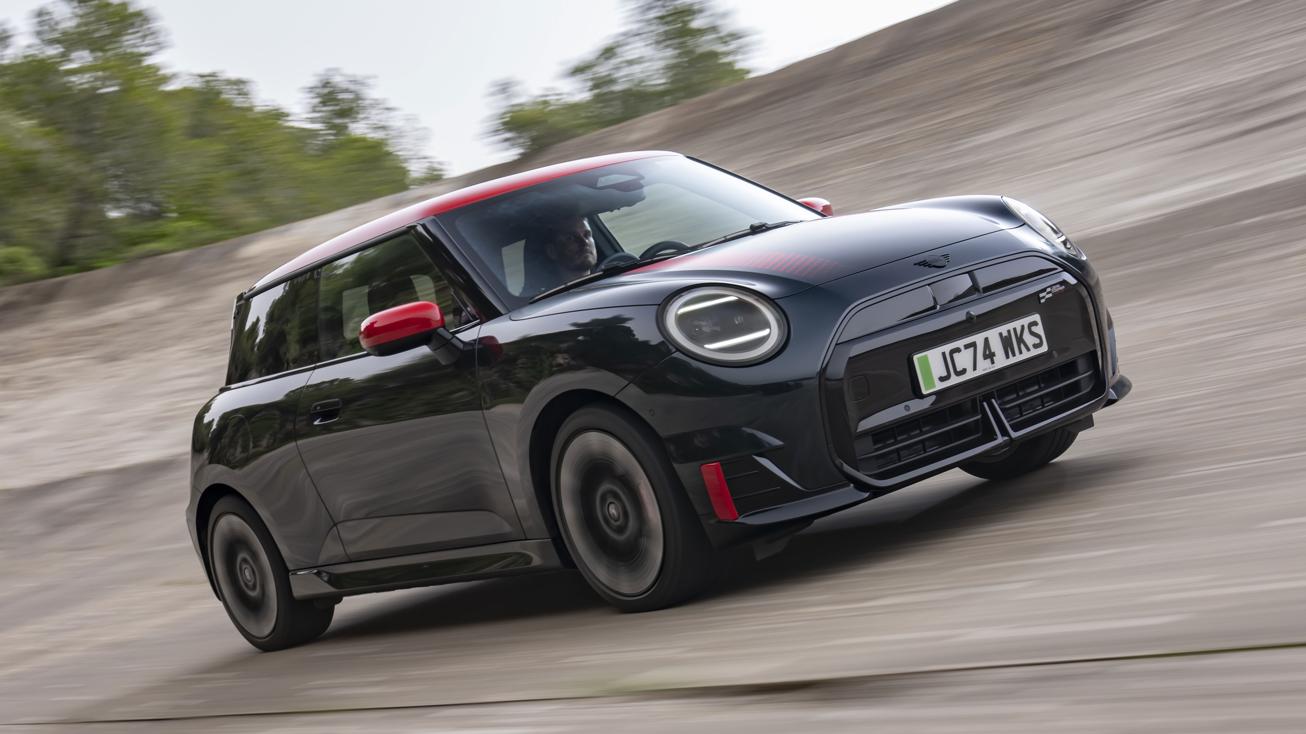 Mini Cooper JCW Electric - front