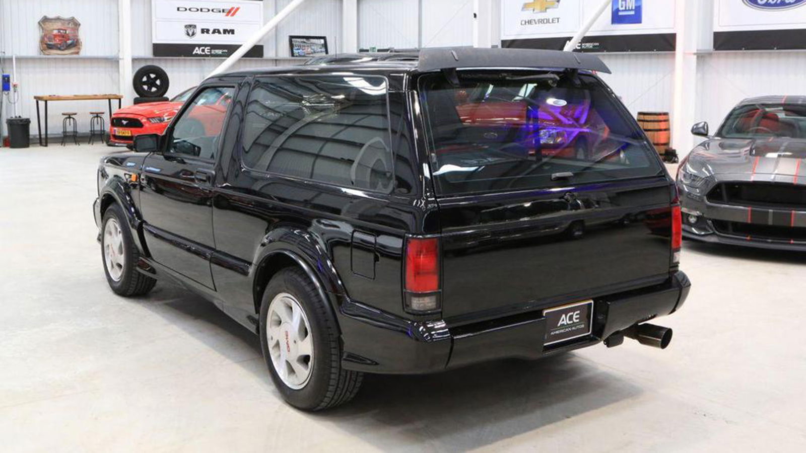 GMC Typhoon, rear 3/4