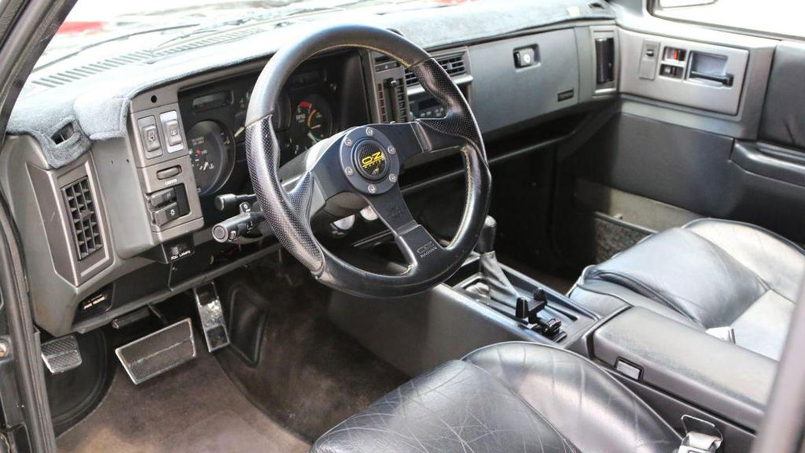 GMC Typhoon, interior