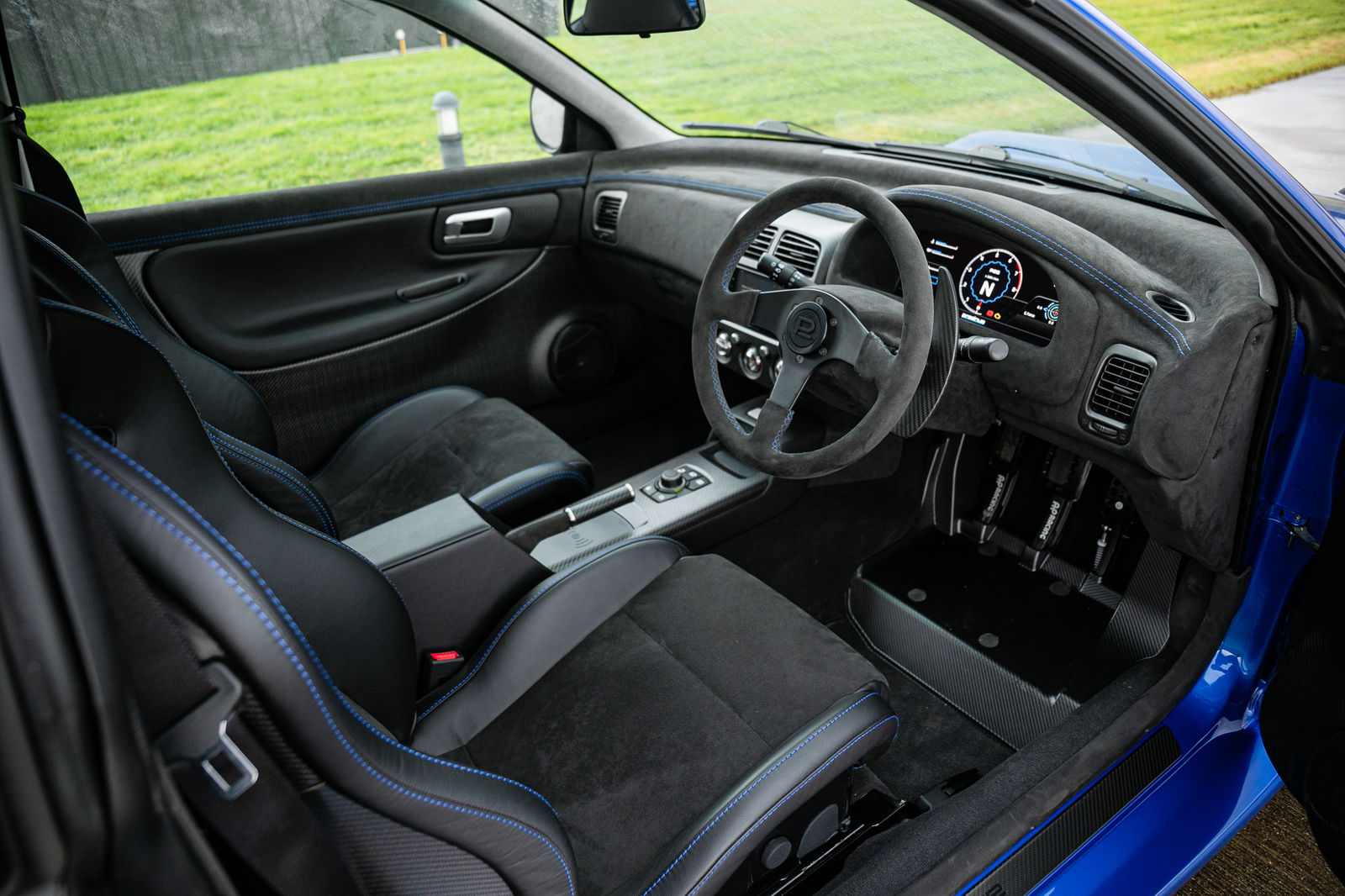 Prodrive P25, interior