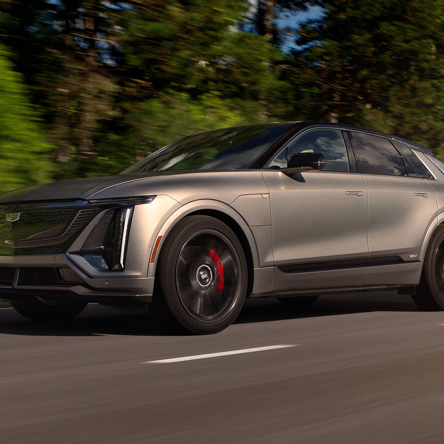 Cadillac Lyriq-V - front