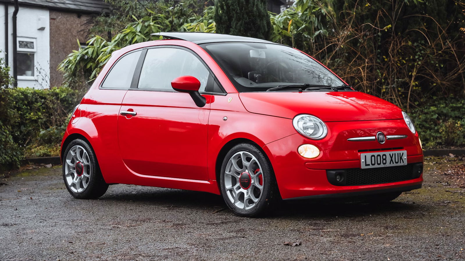 Fiat 500 Ferrari Dealer Edition, front 3/4