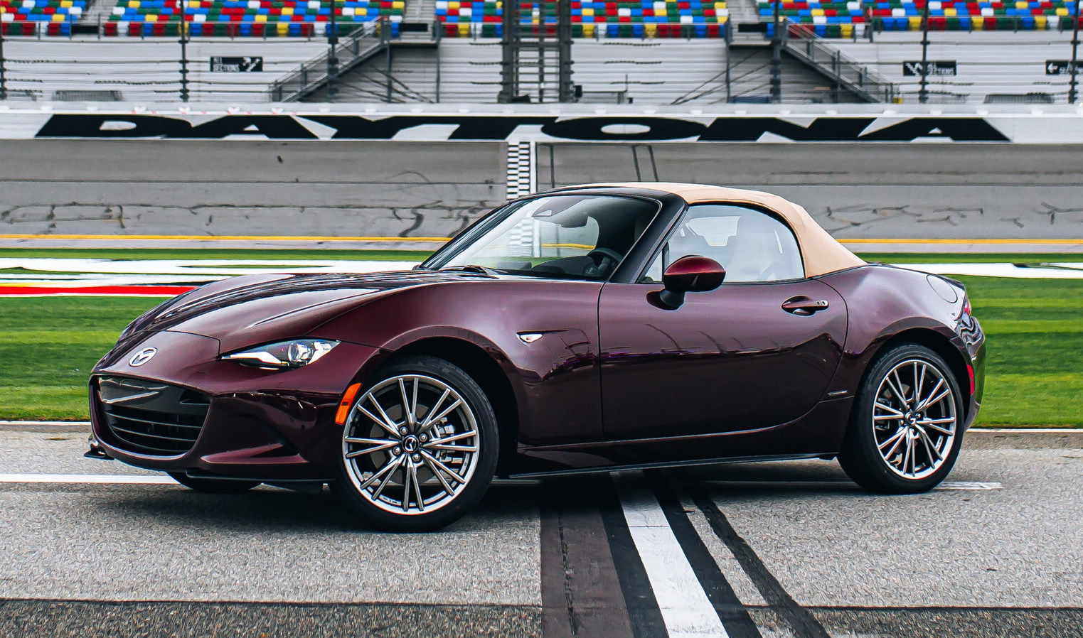 トマ Here's Yet Another Special Edition Mazda MX-5 | CarThrottle