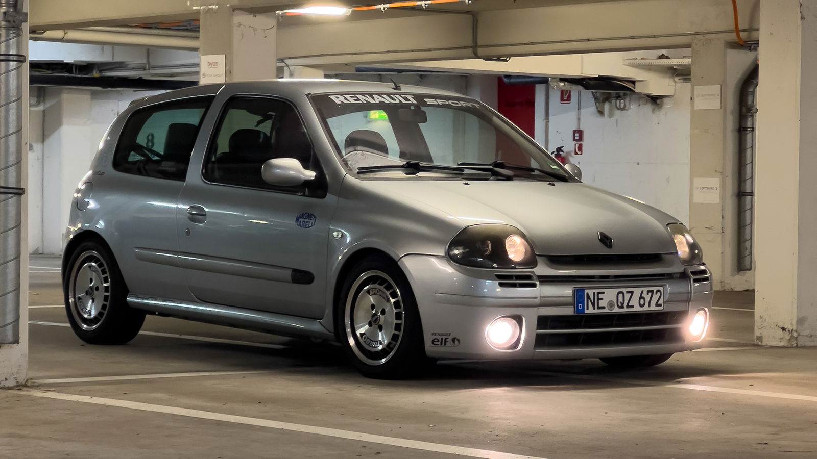 A Clio 172 served as a parts donor car