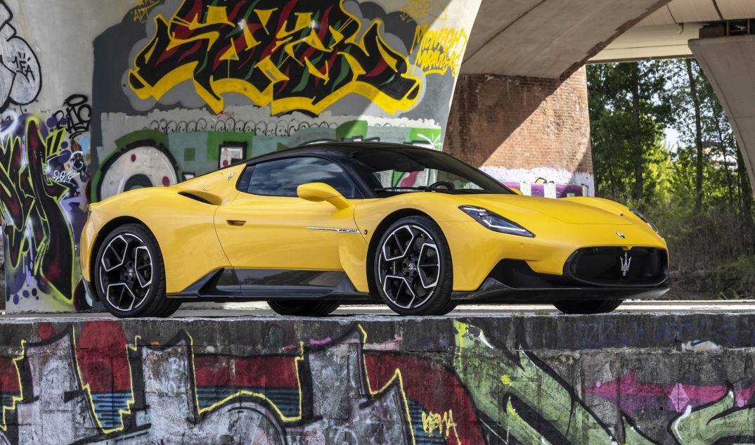 Maserati MC20 - front