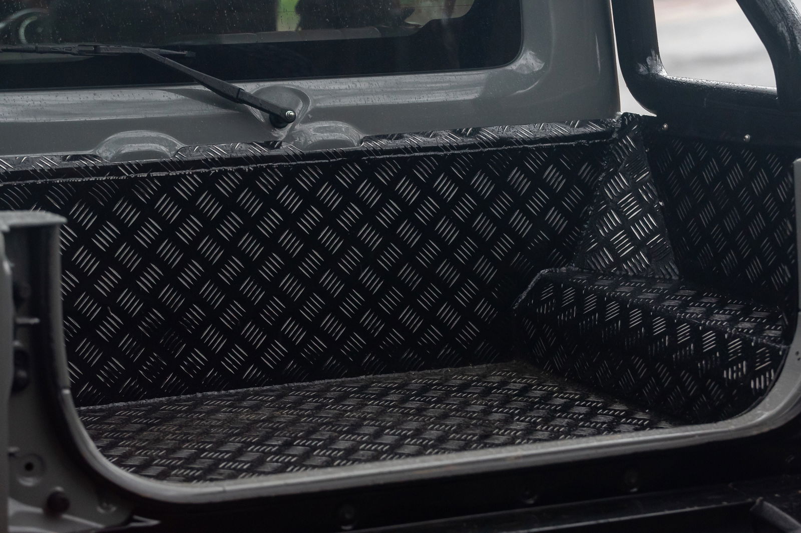 Suzuki Jimny 6x4, bed (Credit: Historics Auctioneers)