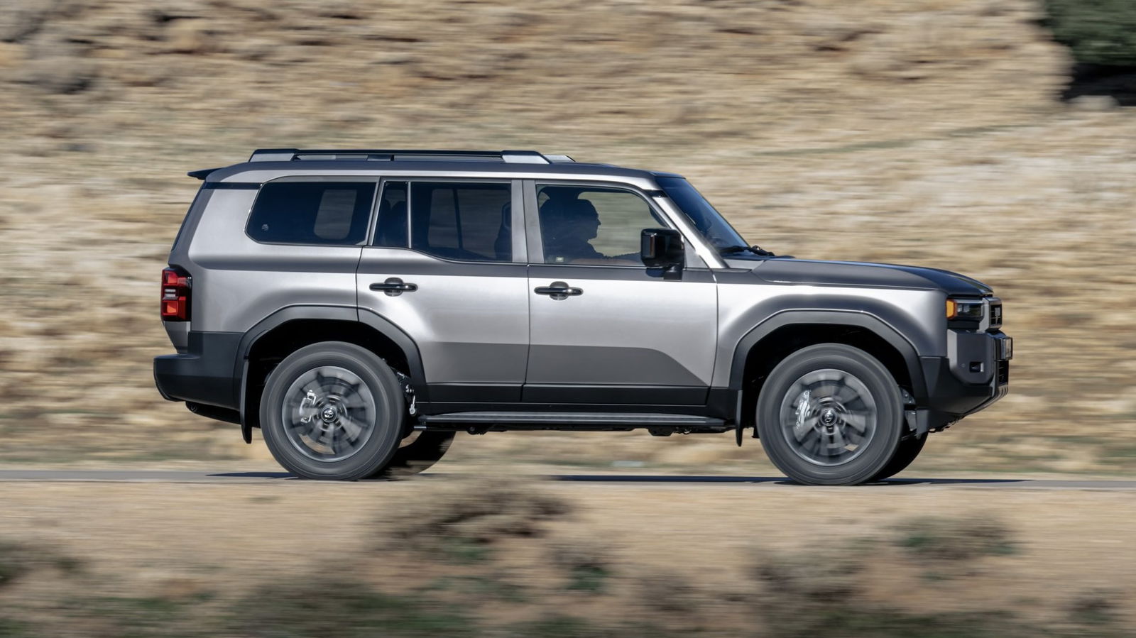 Toyota Land Cruiser Hybrid - side