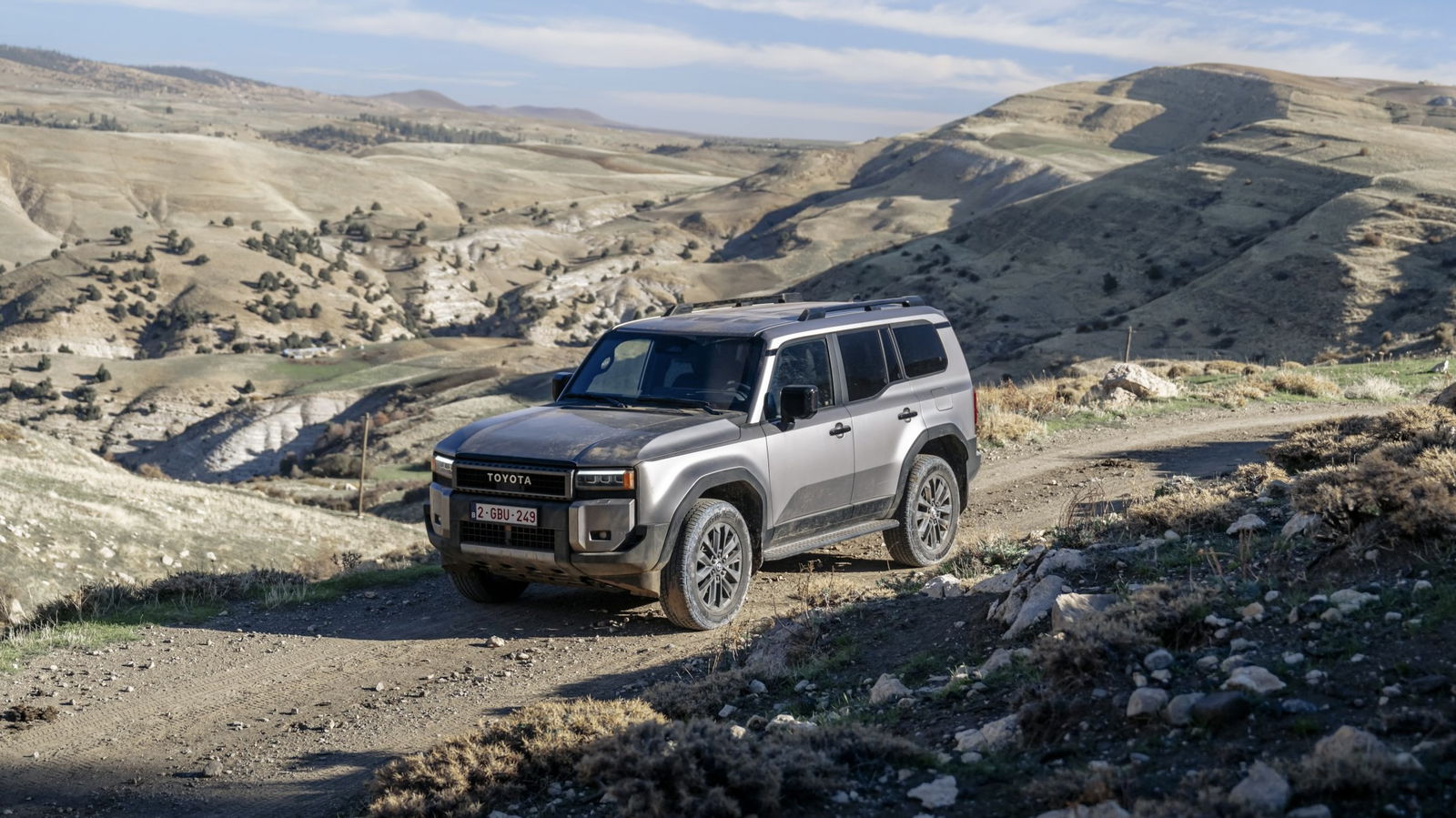 Toyota Land Cruiser Hybrid - front