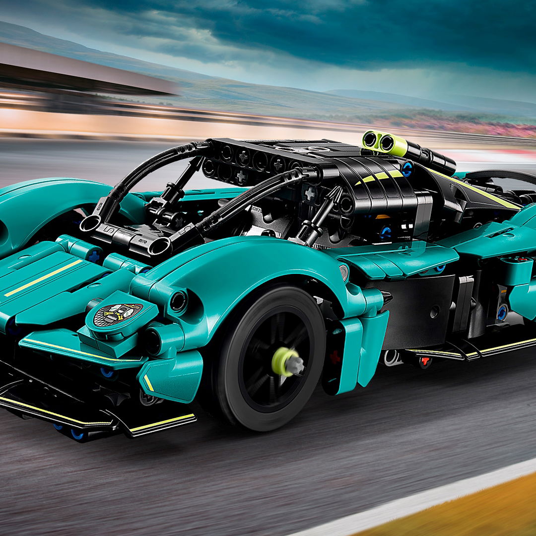 Lego Technic Aston Martin Valkyrie - front