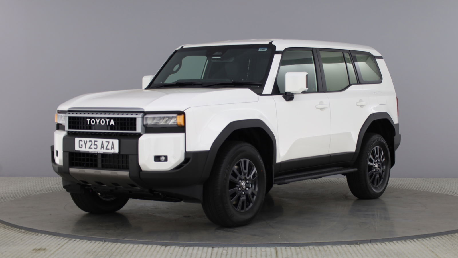 Toyota Land Cruiser Commercial - front