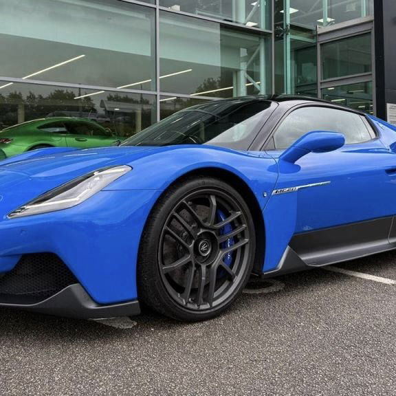 Maserati MC20 - front