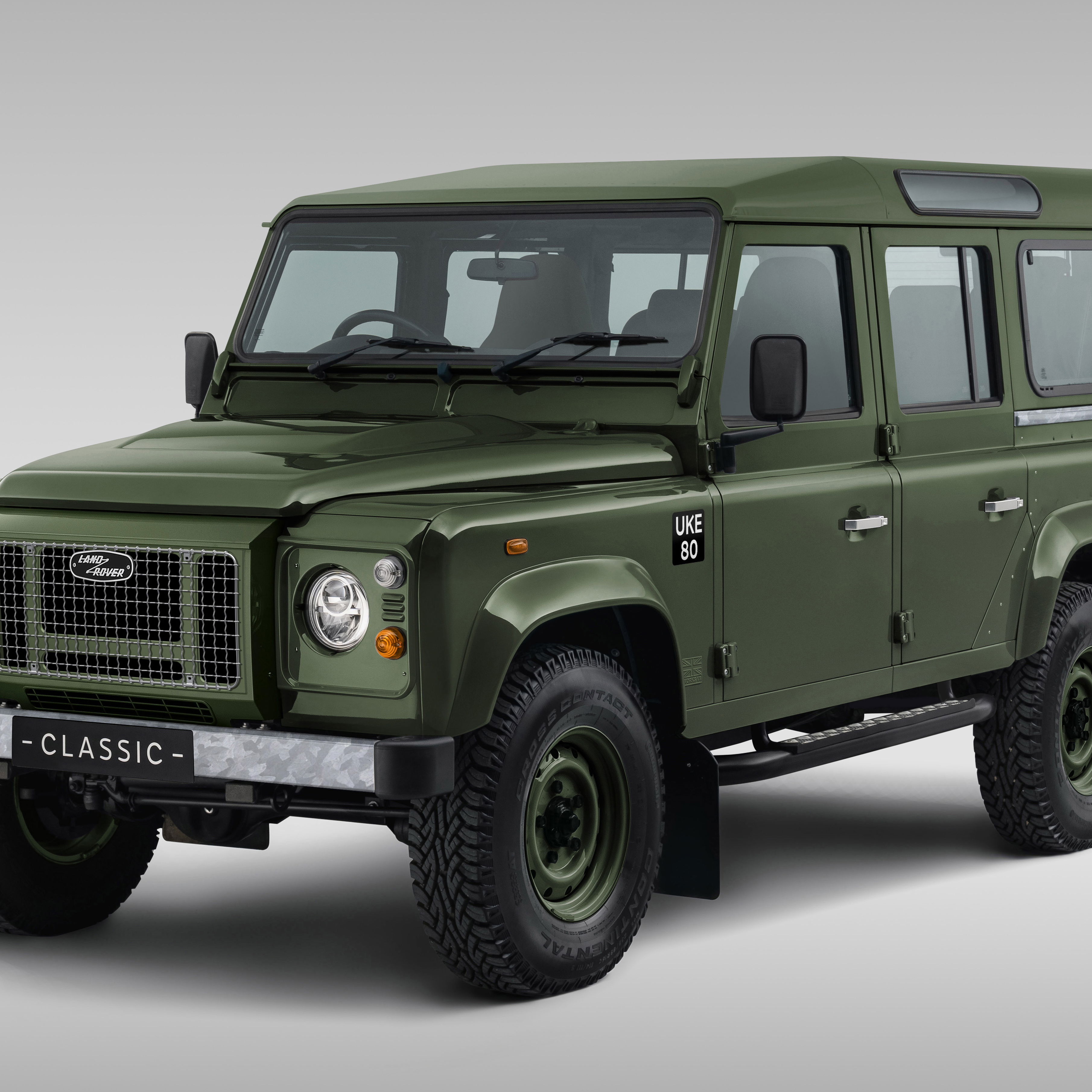 Classic Defender V8 Churchill Edition 110 - front