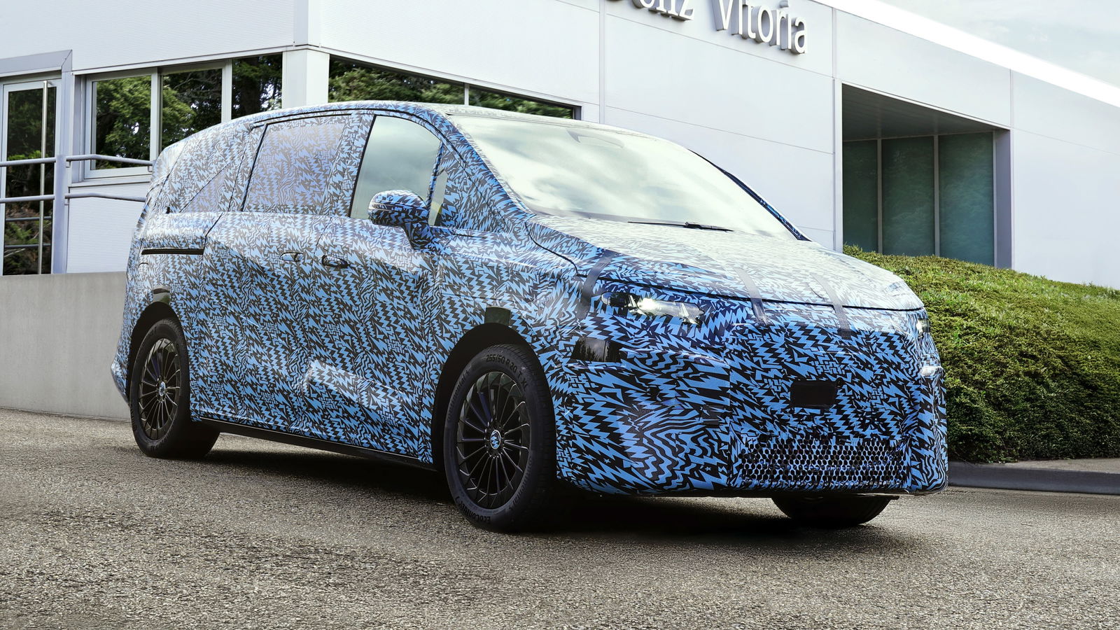 Mercedes VLE prototype - front