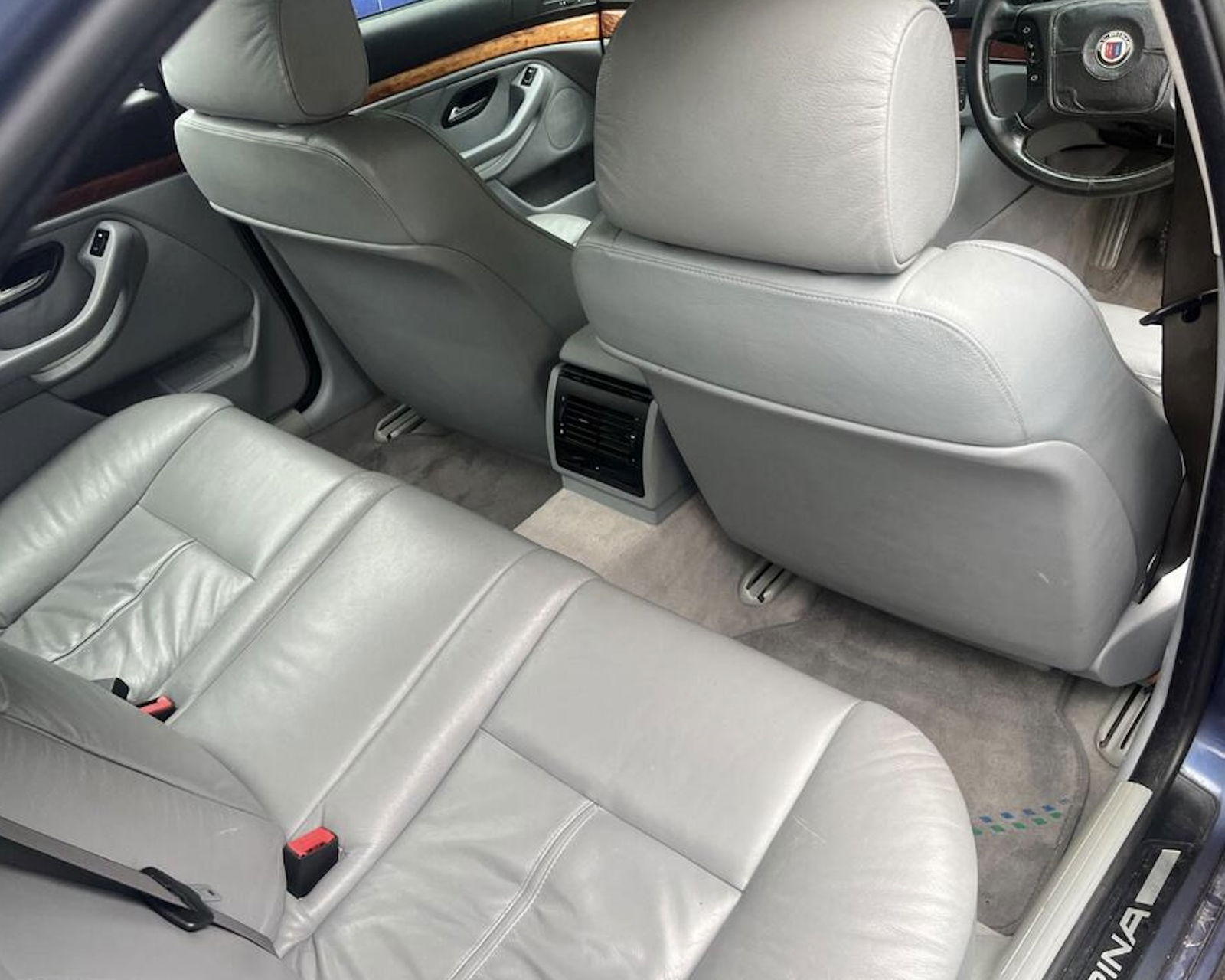 Alpina B10 3.2 - interior