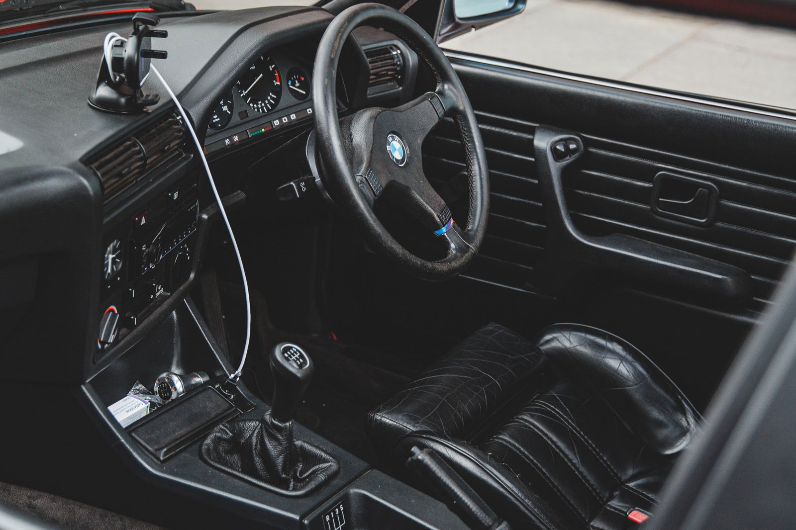 E30 323i Interior Courtesy of @driveclassics