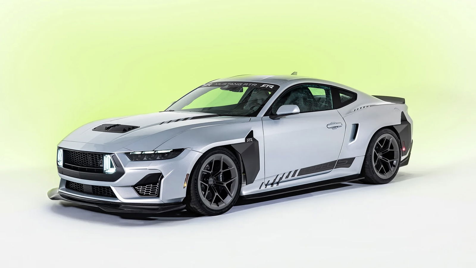 RTR Spec 5 Ford Mustang - front