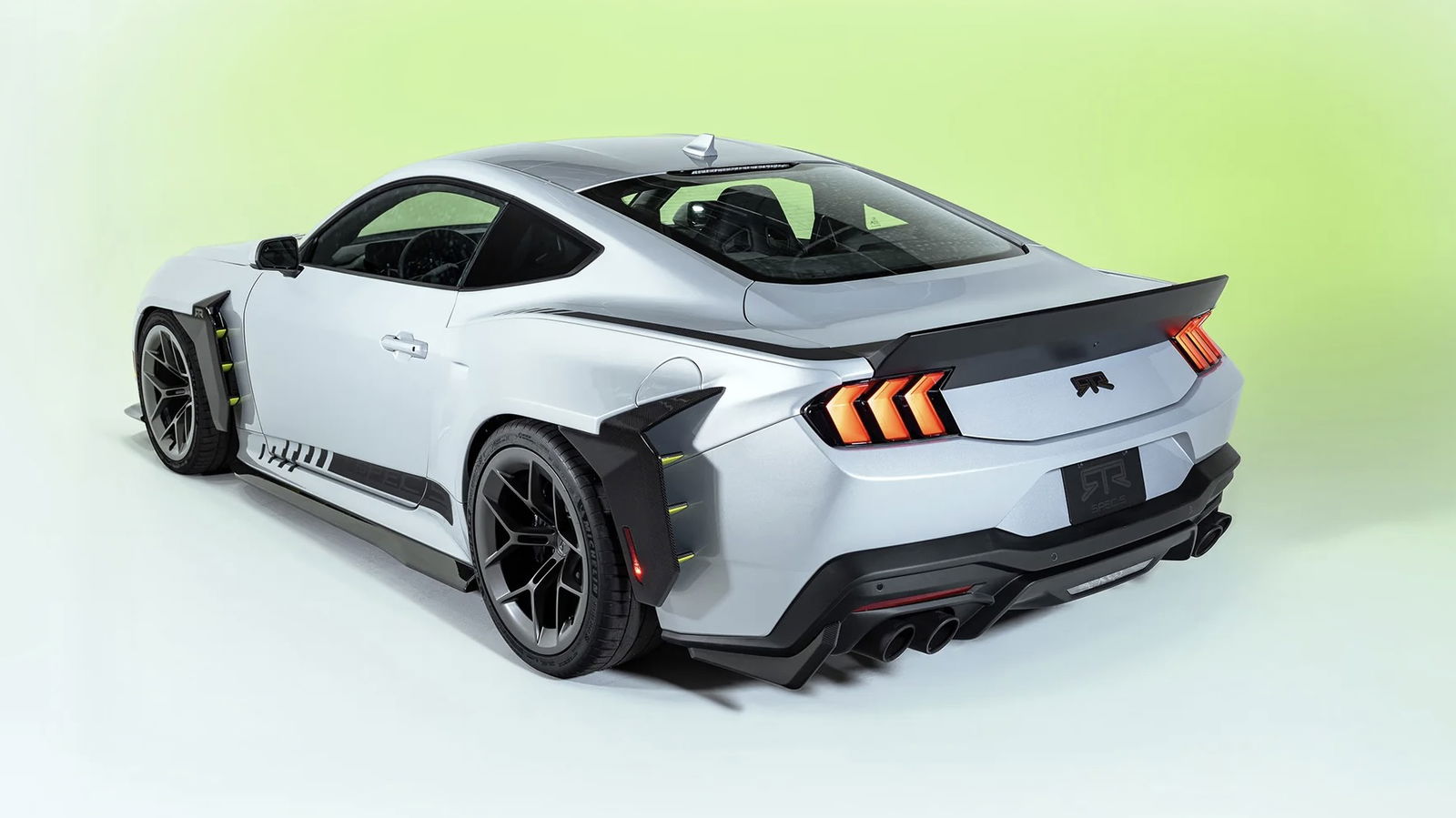 RTR Spec 5 Ford Mustang - rear