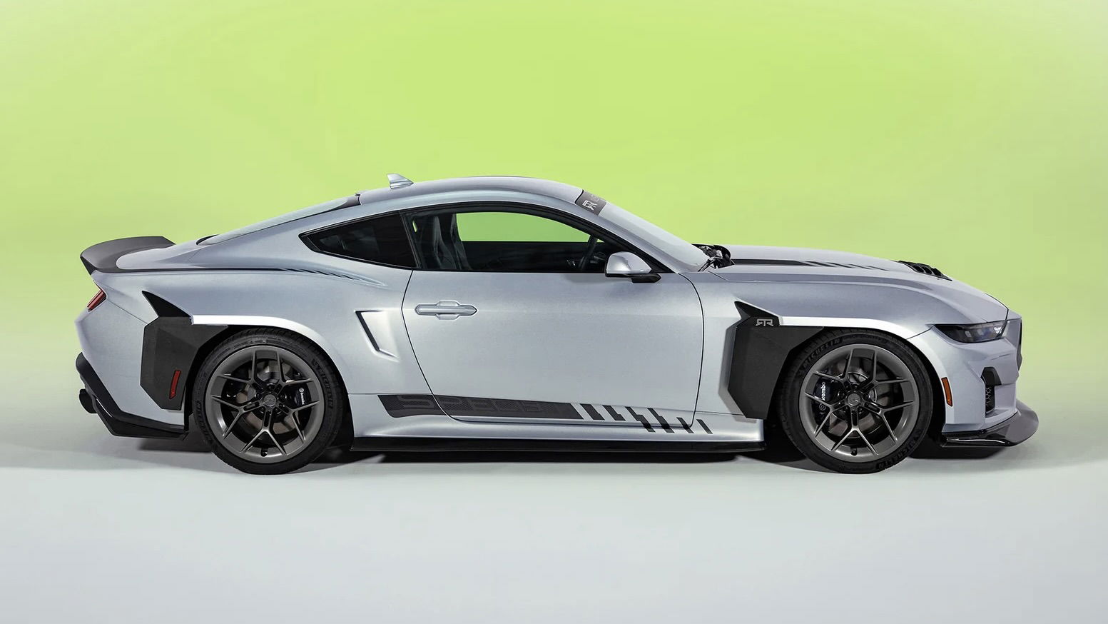 RTR Spec 5 Ford Mustang - side