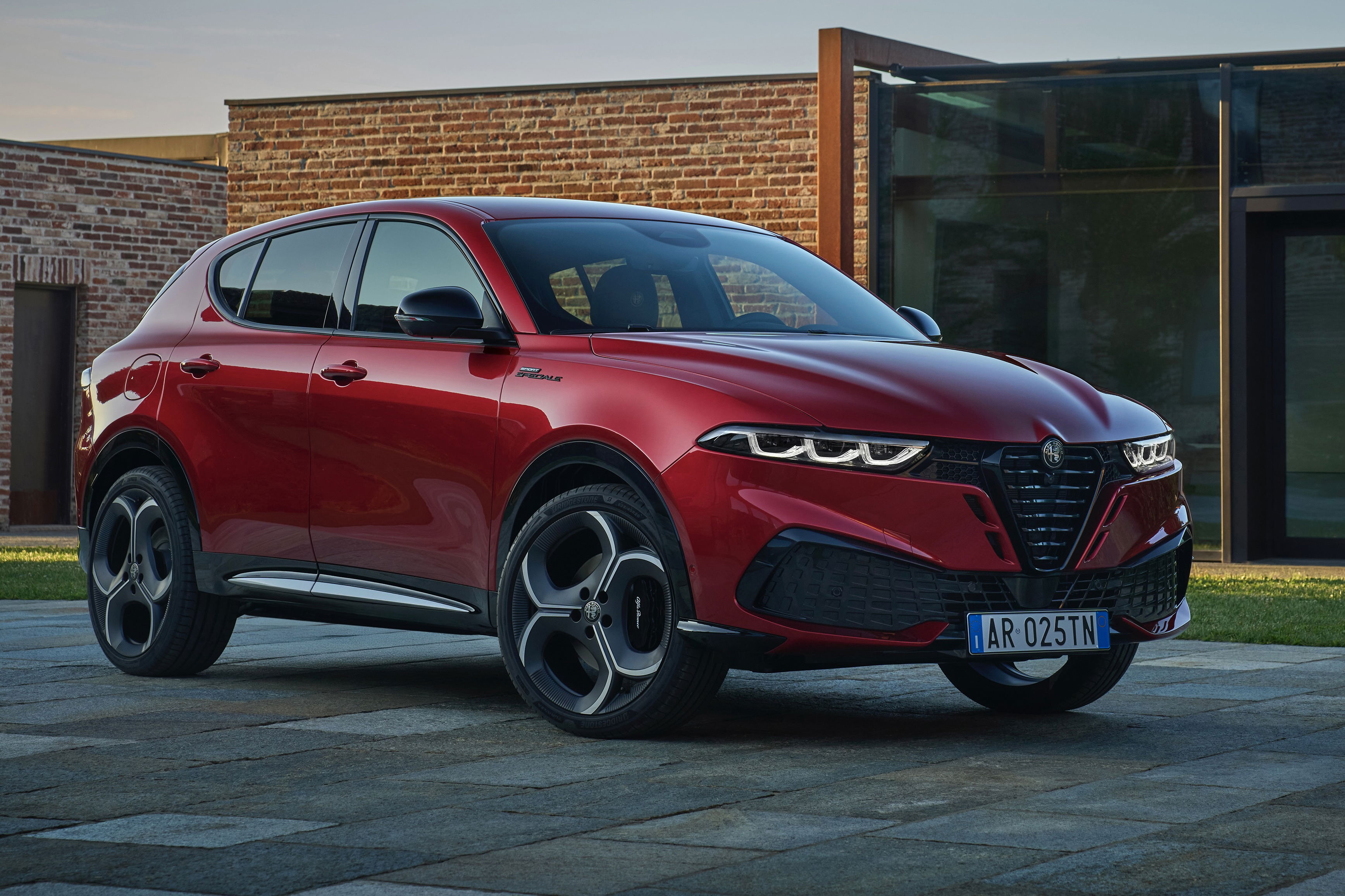 Alfa Romeo Tonale - front
