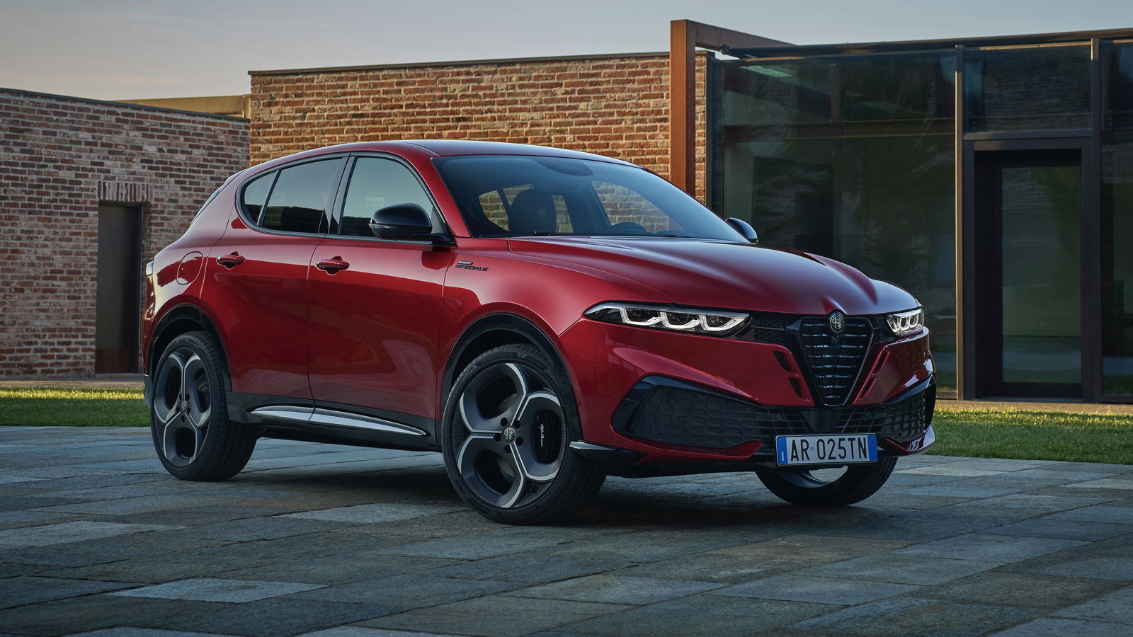 Alfa Romeo Tonale - front