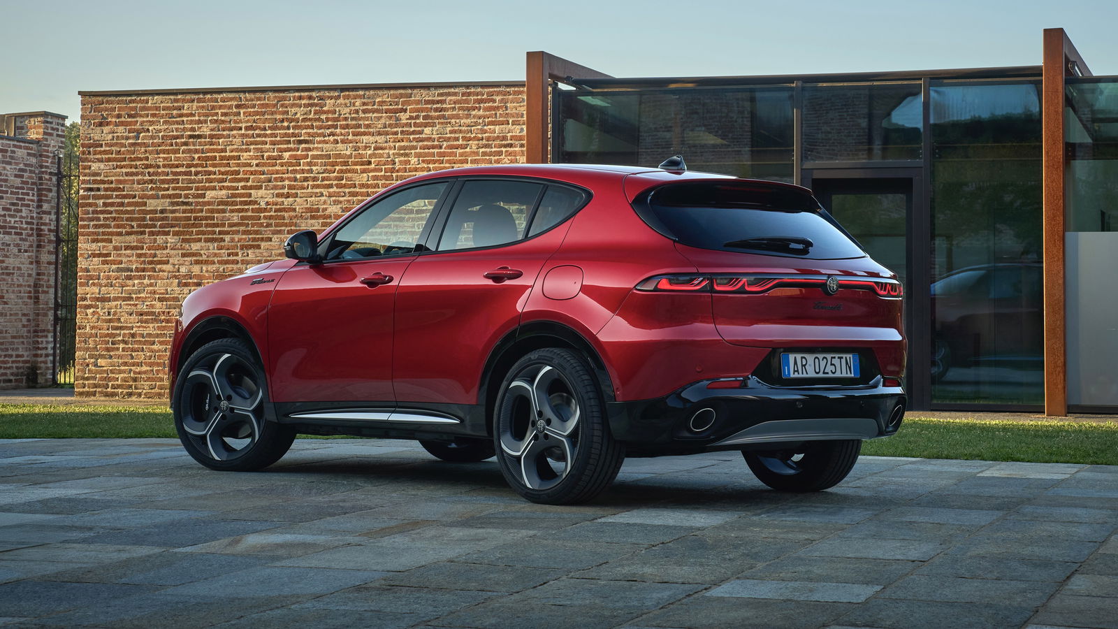 Alfa Romeo Tonale - rear