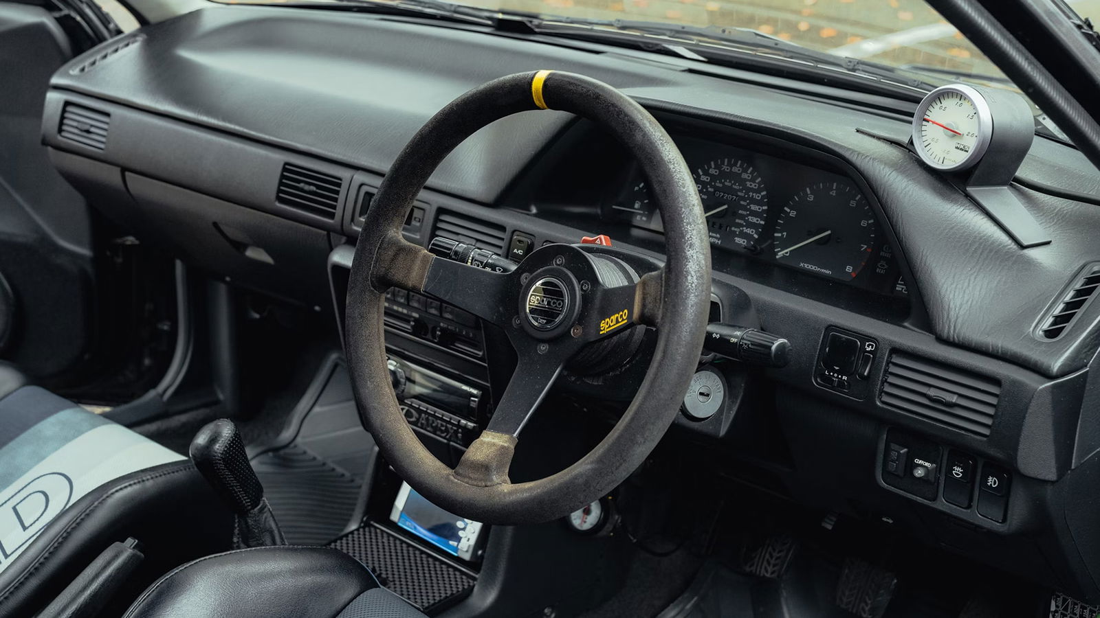 Mazda 323 GT-R, interior