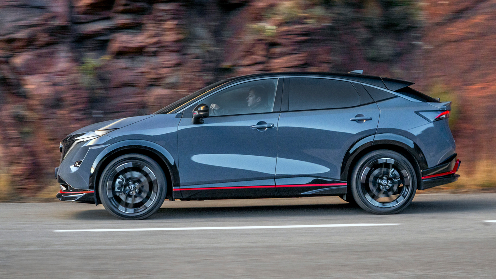 Nissan Ariya Nismo, side