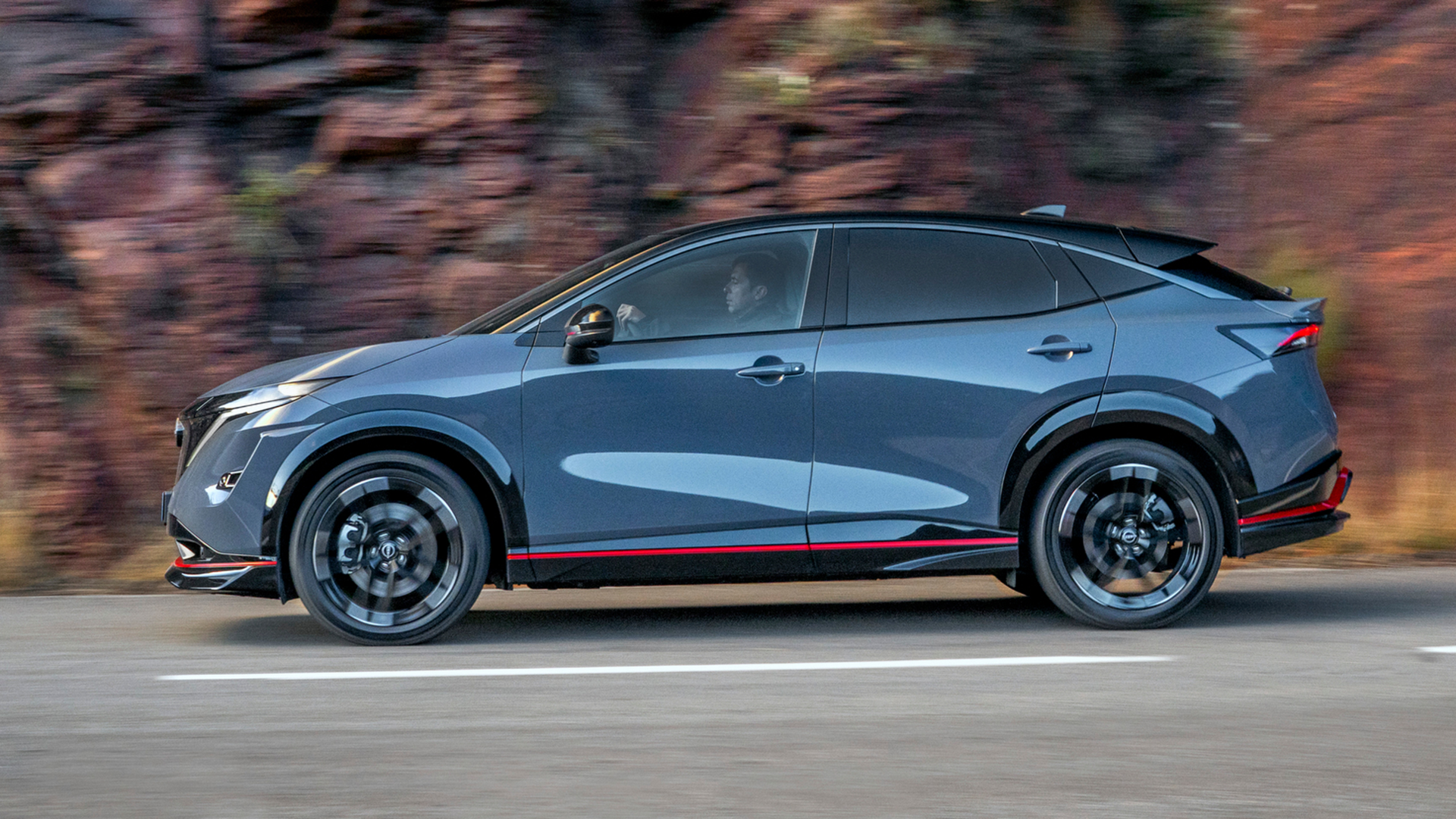 Nissan Ariya Nismo, side