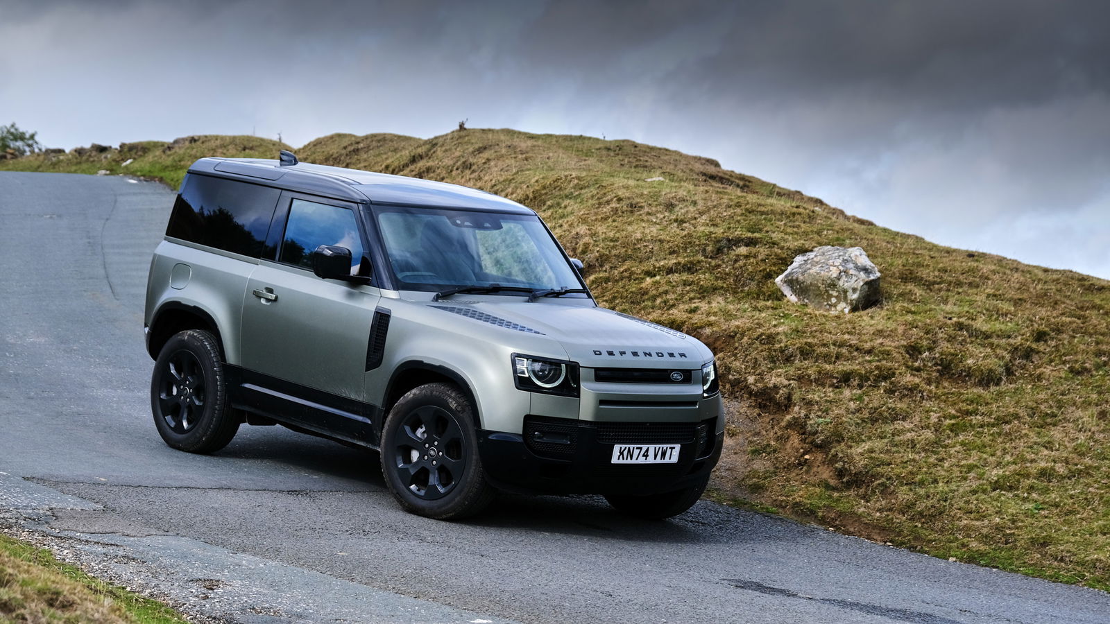 Land Rover Defender 90 - front, driving