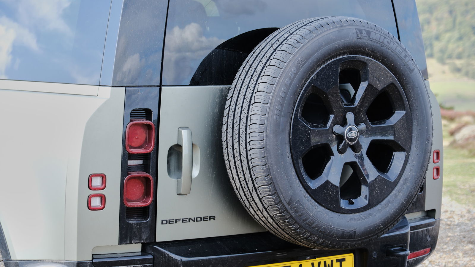 Land Rover Defender 90 - rear detail