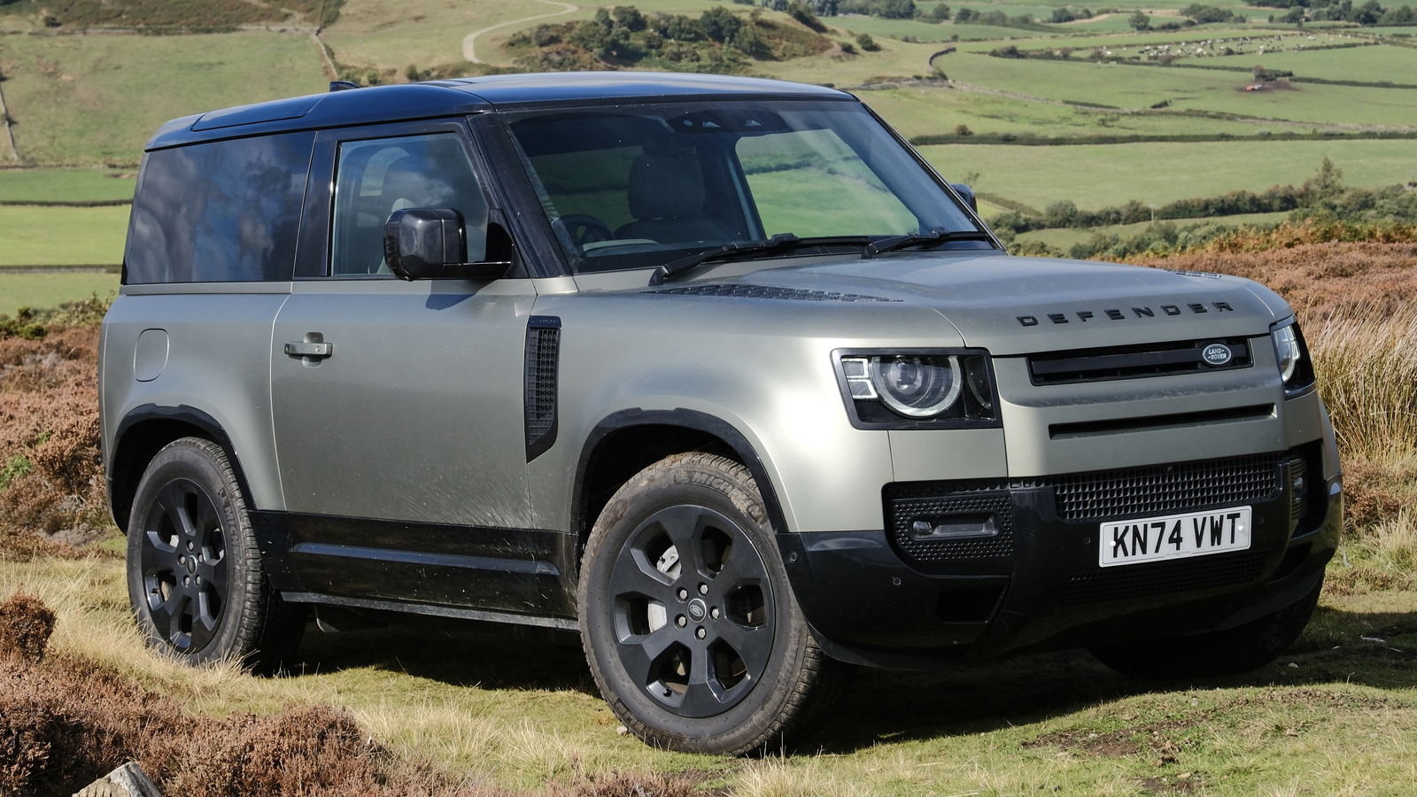 Land Rover Defender 90 - front, static